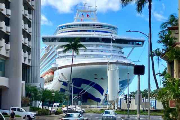 楽園ハワイと私 - アロハタワー・ホノルル港