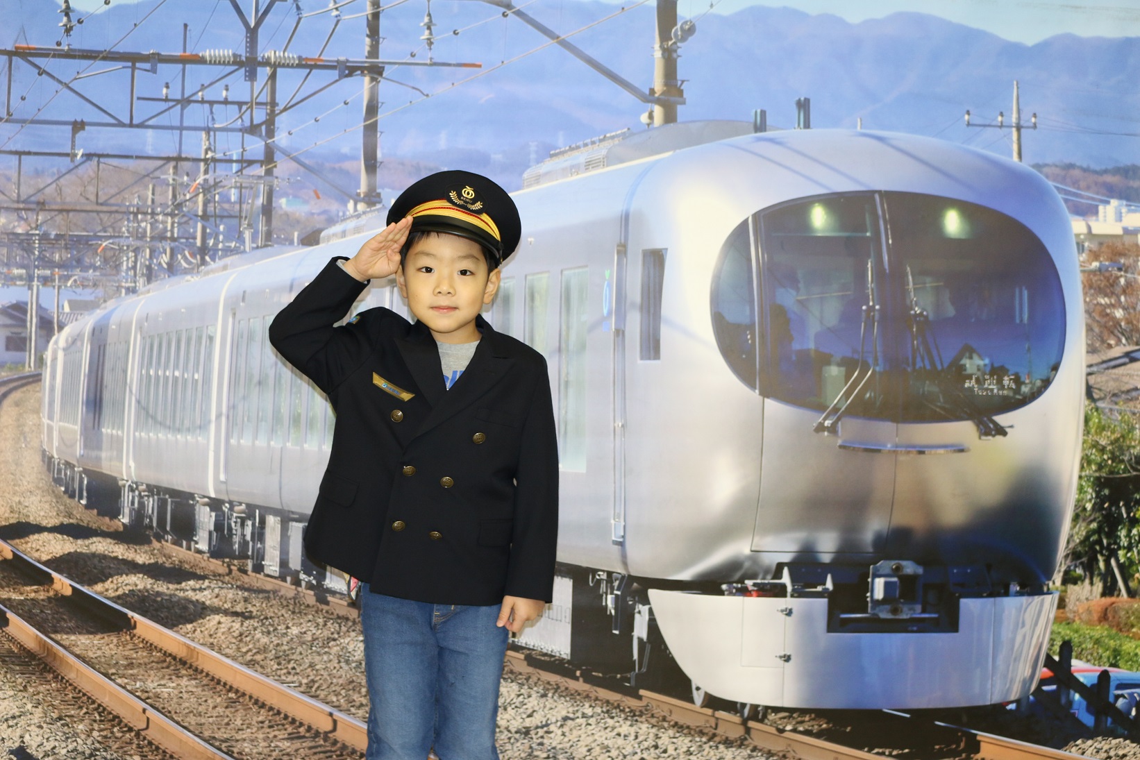 西武園駅に西武8000系 旧小田急8000形 ！ 思わぬ夜の目撃記録