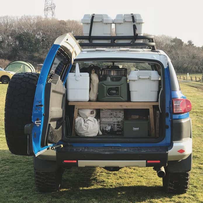 キャンプで荷物が多くても安心！ 車載テクとアドバンスドルームミラーで快適なドライブを - カエライフ ～クルマとカスタムで暮らしをカエるーCUSTOM