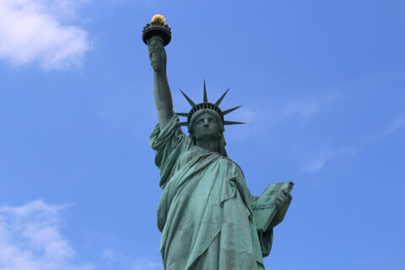 自由の女神とそのレプリカクラウディア・ ディアスナレッジワールドネットワークアクティビティナレッジキャピタル