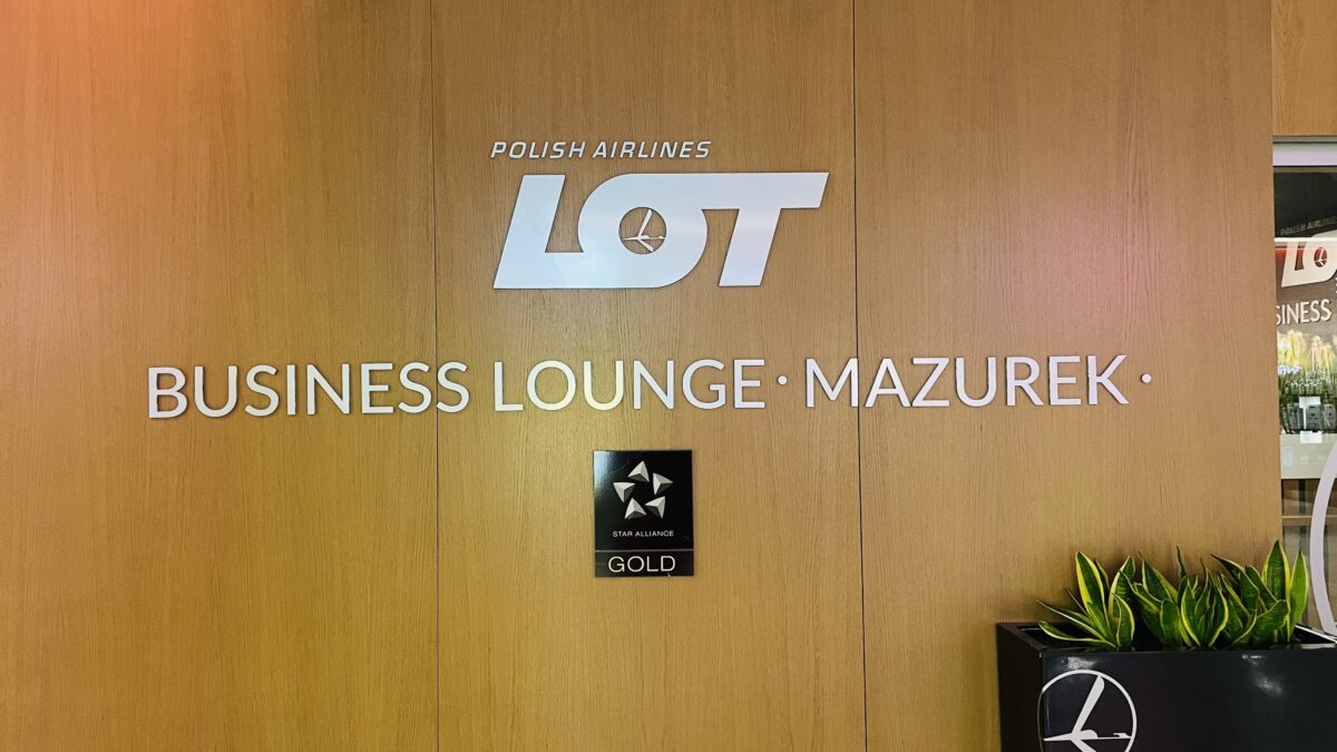 Lounge Review : ワルシャワ空港 WAWLOTポーランド航空