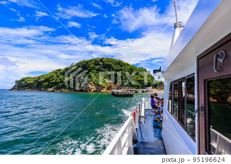 猿島フェリー 猿島航路で猿島へ 東京湾に浮かぶ歴史遺産の無人島湘南鎌倉ひとり旅＠ぼっち旅ブログ
