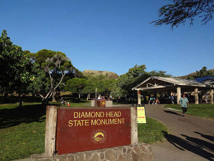 秋冬のダイヤモンドヘッド登山でワイキキの絶景を二度楽しむ方法