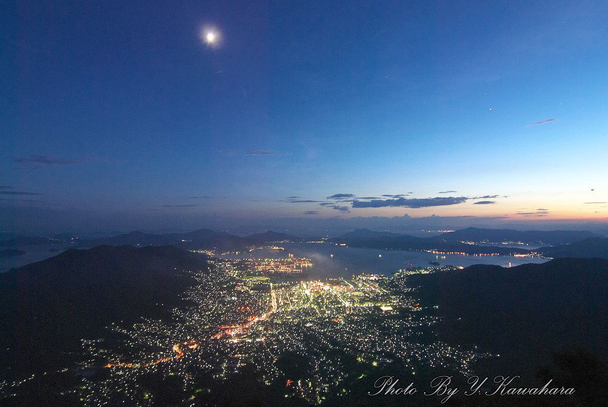 呉市の絶景スポット 「灰ヶ峰」のご紹介🌄 頂上展望台からは遮るものがなにもなく 呉市内を一望することができます😎