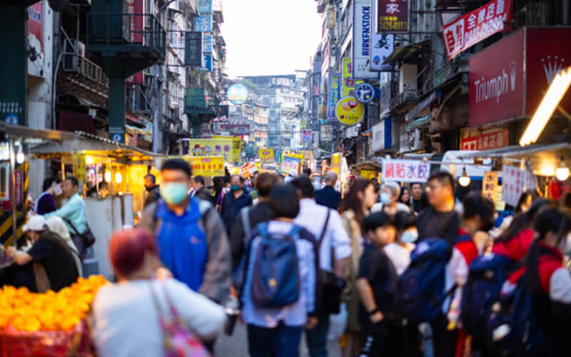 香港のテンプルストリートに夜市登場 世界各地のB級グルメも - 香港経済新聞