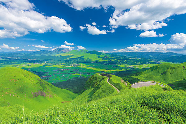 まるでジブリの世界、天空の道「ラピュタの道」Laputa road in