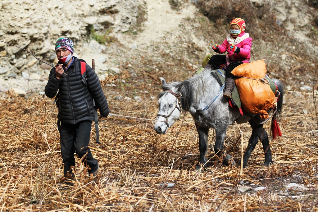 いろいろ欲ばりたいガールズブータンふたり旅♪贅沢ホテルからホームステイまで色々体験＜プナカ・タクツァン僧院 ハイキング・石焼風呂＞バンコク空港ホテル＆ブータン査証手配込・日本語ガイド＆送迎と食事付 アレンジ可☆学割有☆民族衣装プレゼントPINK