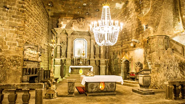 ポーランド、ザコパネにある、目が回るような逆さまの家 : r europe