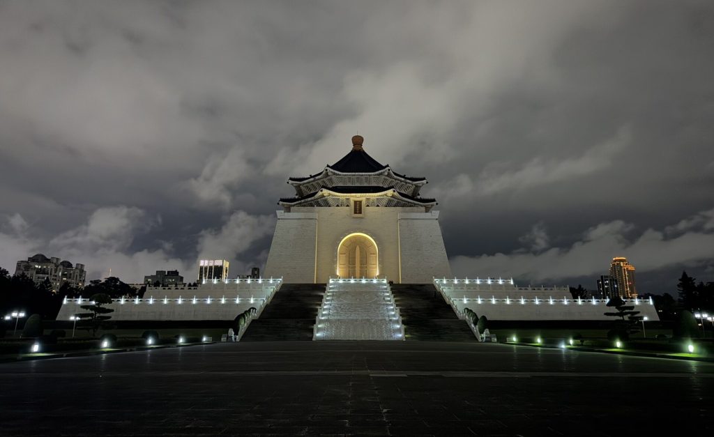 台北 超有名スポット中正紀念堂での台湾観光のおススメは、国旗掲揚式！台湾ごほうび女子旅