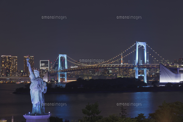 虹色ライトアップのレインボーブリッジとレッド自由の女神と東京タワーコラボの写真素材106871811- PIXTA
