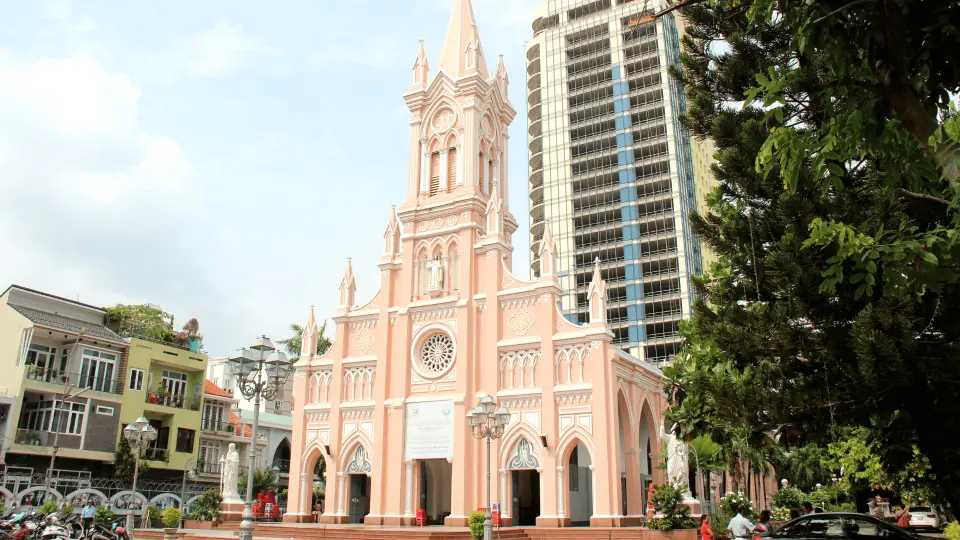 ダナン市内の人気フォトスポット・ピンクの大聖堂を見に行こうDanang de 観光ダナンスタイルダナンが好き Danang .Style