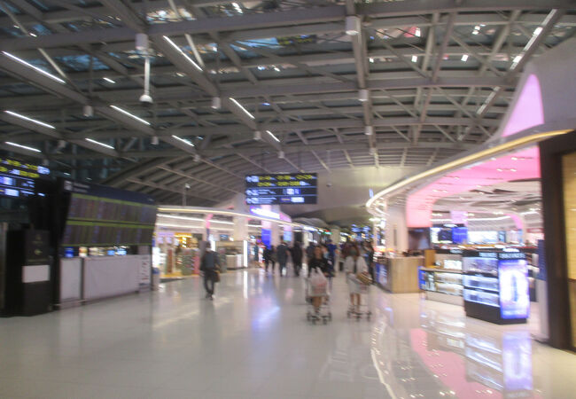 最新2021年版 コロナ対策で誰もいなくなったスワンナプーム国際空港を歩くKITAGAWA WonderStruckKITAGAWA.WS