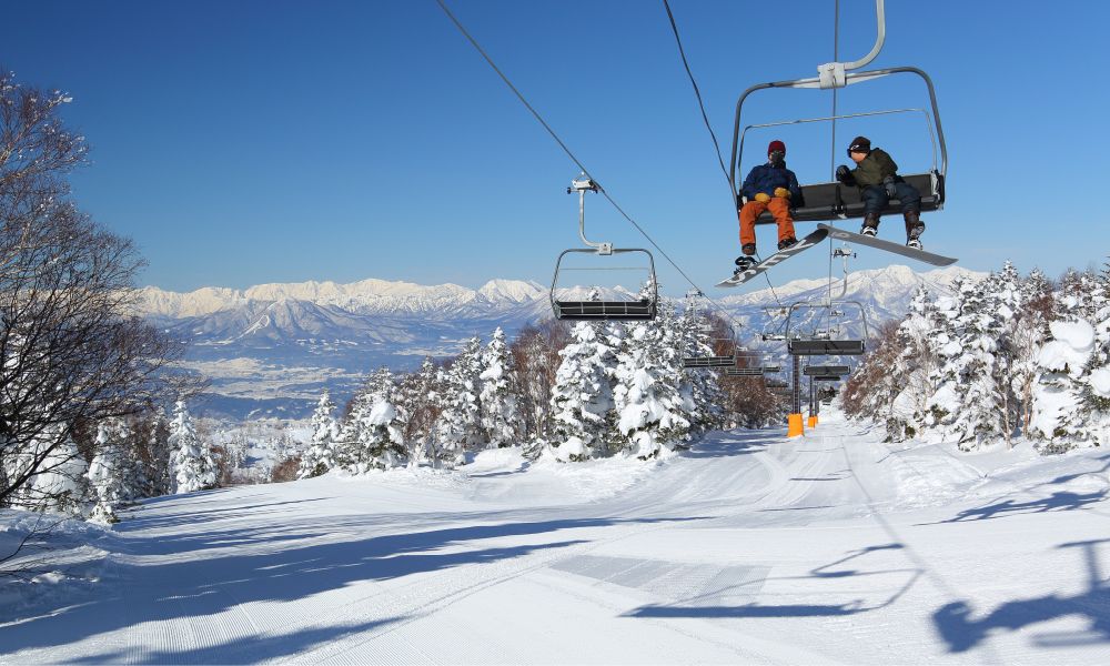 SORA terraceで発生する雲海は、夕方が1番発生しやすく、サンセットと重なるとオレンジ色に染まる特徴があります🌥雲海の発生しやすい条件やライブカメラなど、様々な情報を公式ホームページからチェックすることができます✓ お越しいただく前に是非ご確認ください