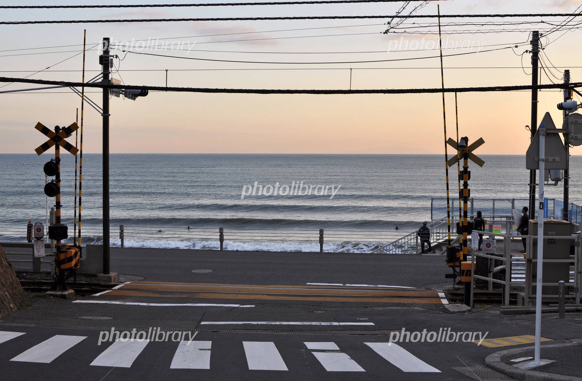 鎌倉高校前駅近くの踏切 アニメ聖地、人気再燃で対応苦慮カナロコ by 神奈川新聞