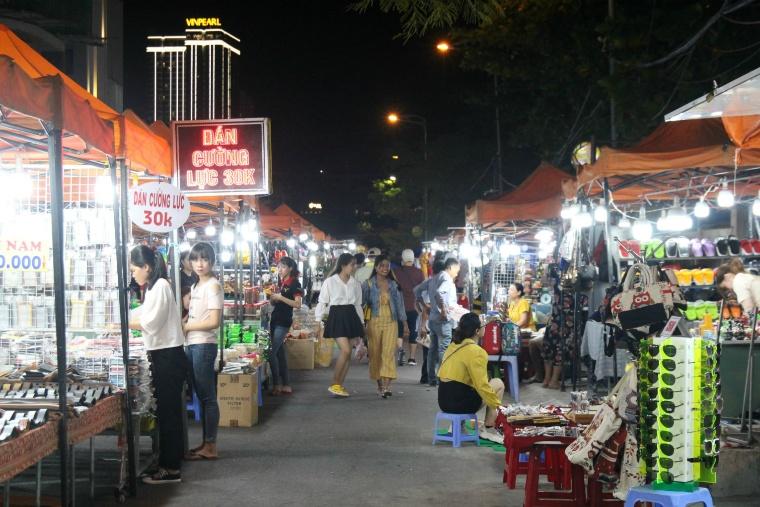 2025 ホイアンナイトマーケットを完全攻略！B級グルメや楽しみ方まで紹介