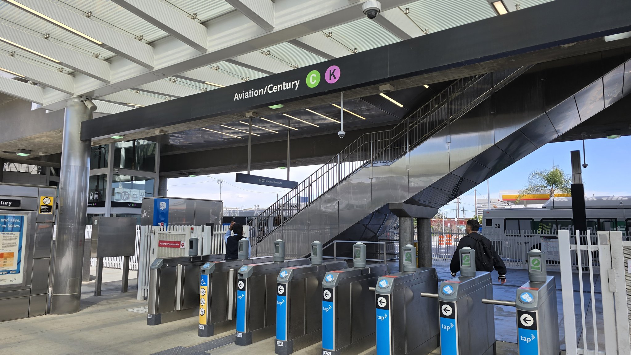 ロサンゼルス旅行 空港⇔ダウンタウンの移動方法 Fly Awayバスを紹介