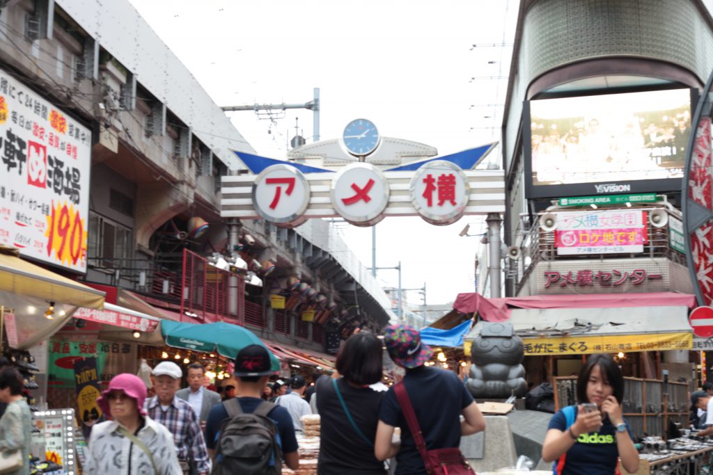 アメ横商店街の観光ガイド 活気溢れる商店街で買い物とグルメを満喫！GOOD LUCK TRIP