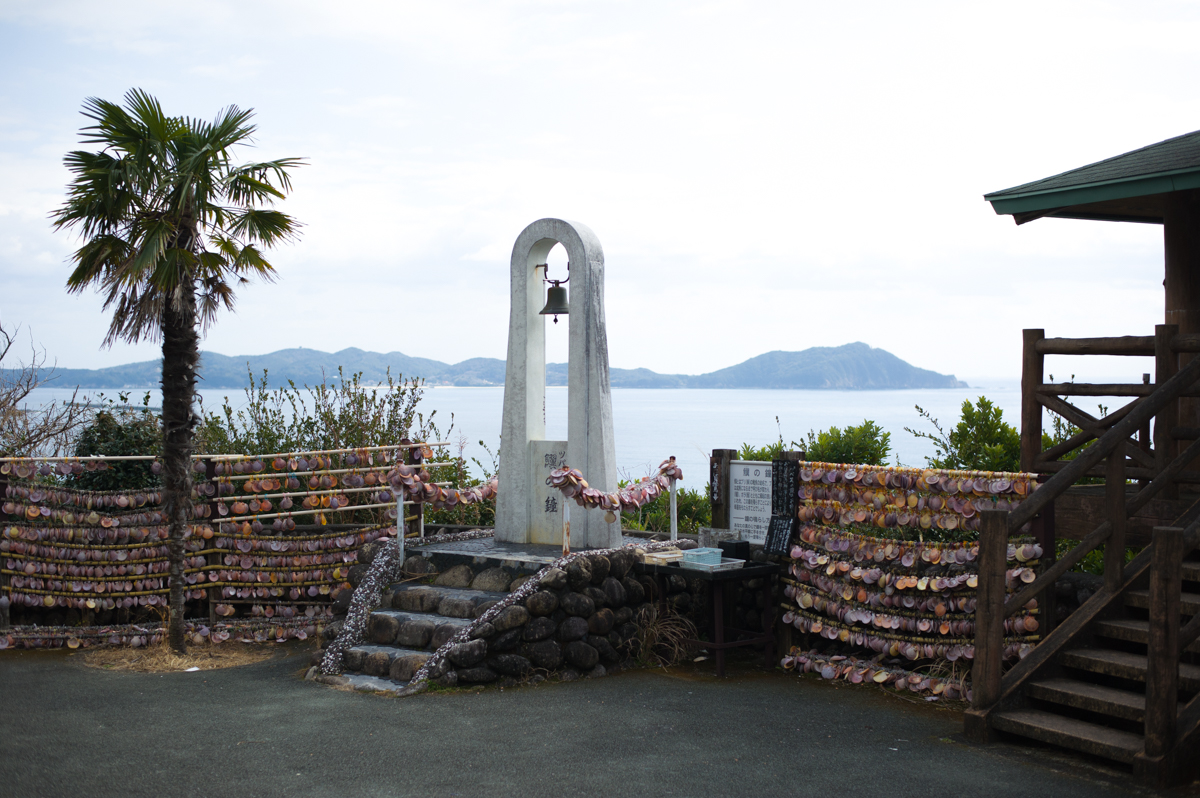 三重のディープな展望台事情。水平線に願いを込めて鐘を鳴らすツバスの鐘 - 三重県に暮らす・旅するWEBマガジン-OTONAMIE オトナミエ