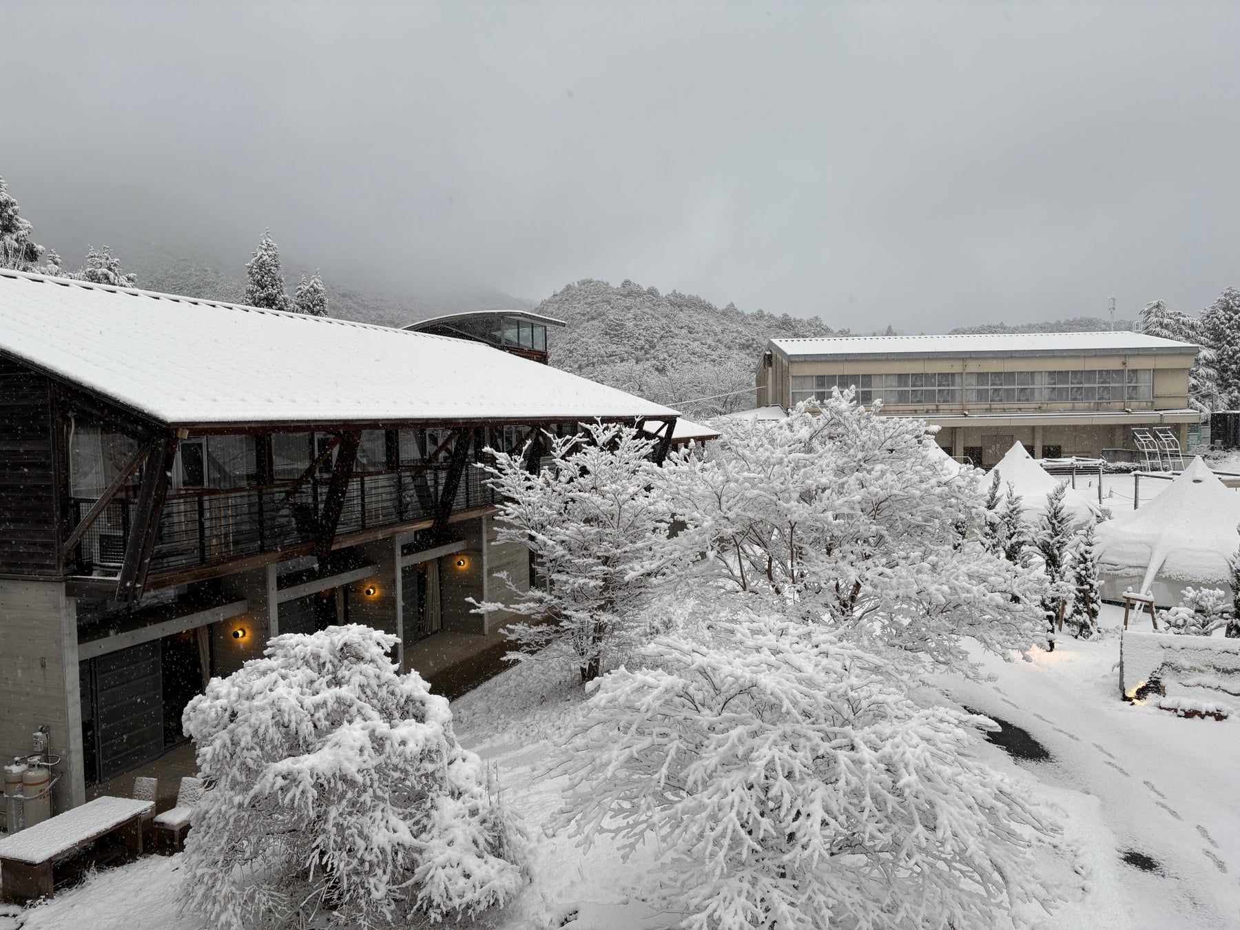 かいづか いぶき温泉オートキャンプ場＞温泉とキャンプの極上体験が楽しめる施設堺・泉州・南河内のおすすめ観光・レジャースポットなら旅色