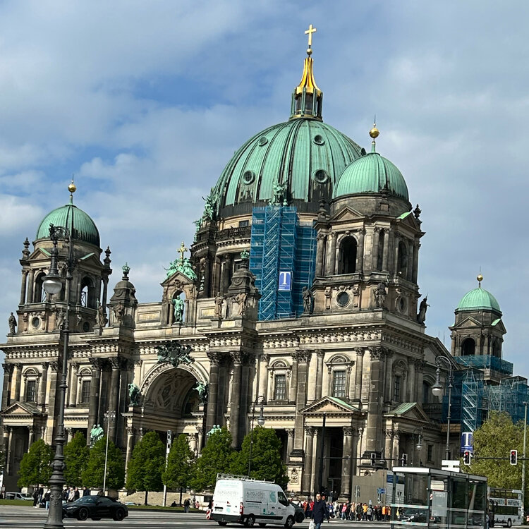 360ビューで市内が一望できる「ベルリン大聖堂」の267段の階段を上るアジア旅行とモバイルとネコの情報サイト
