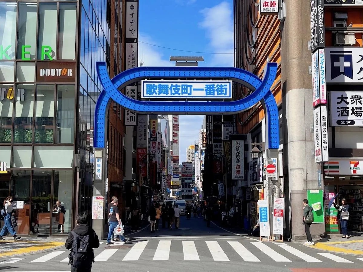 納入事例のご紹介：歌舞伎町 劇場通り一番街賛光電器産業株式会社