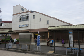 過去帳探訪 1978年頃の 近鉄京都線竹田駅にて 今の竹田駅は京都側に移転して市営地下鉄乗り入れ 市バスも来ている大きな駅