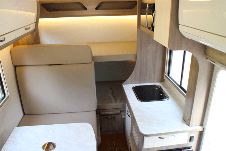 エアコンも装備できるボンゴのライトキャブコン「マルス」は初心者にもおすすめキャンピングカースタイル