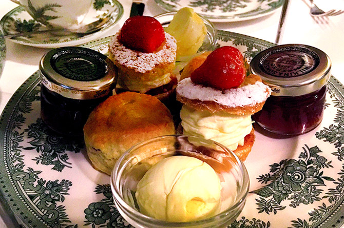 Cafe at Victoria and