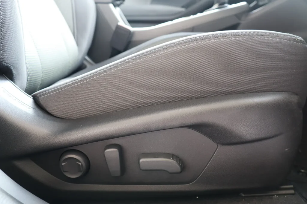 新型クロストレックの後部座席や荷室は狭い？乗り心地は悪い？ひつじ茶屋