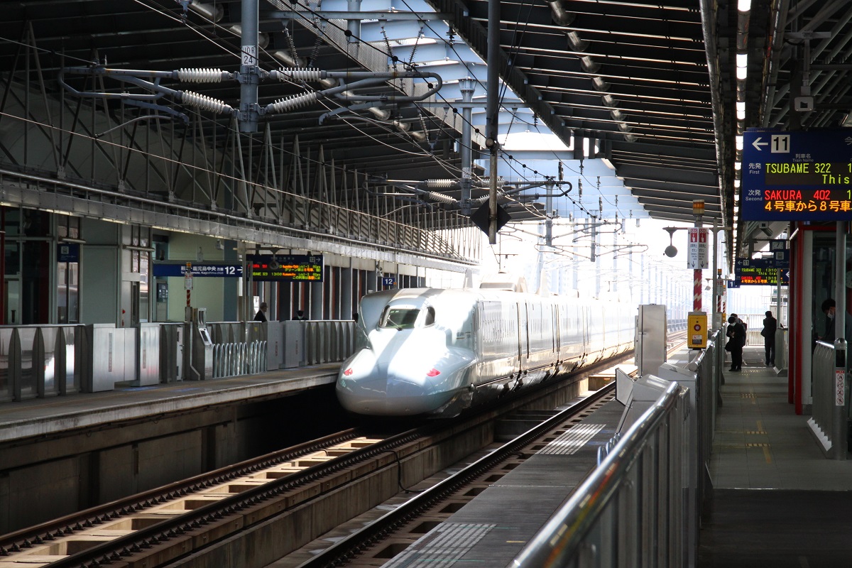 新潟駅新在特急対面乗換スタイルを眺める＋万代口の話題鉄道旅のガイド
