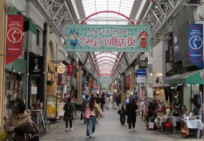 七夕飾りでお迎えしています。弘明寺かんのん通り商店街