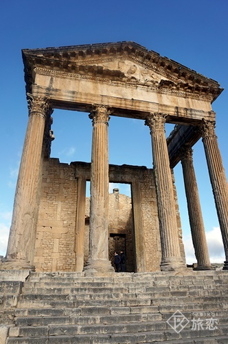 カルタゴとサハラ砂漠のチュニジア ７ドゥッガ遺跡 』ドゥッガ チュニジア