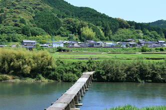 地元ガイドがご案内する若井沈下橋と四万十川 旅行者の方におすすめ！ 四万十町観光協会 -