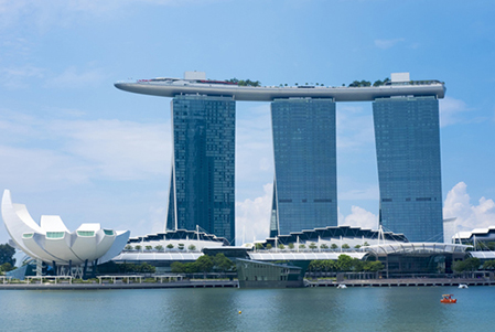 ホテルの上に巨大船！あのマリーナベイサンズホテルの屋上は想像以上にヤバイ事になってる