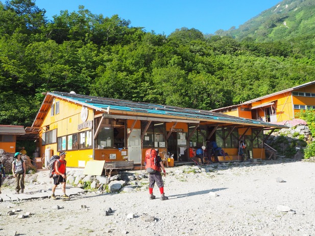 山小屋泊登山 日本最大にして最古の営業小屋「白馬山荘」北アルプス山小屋大全PEAKS