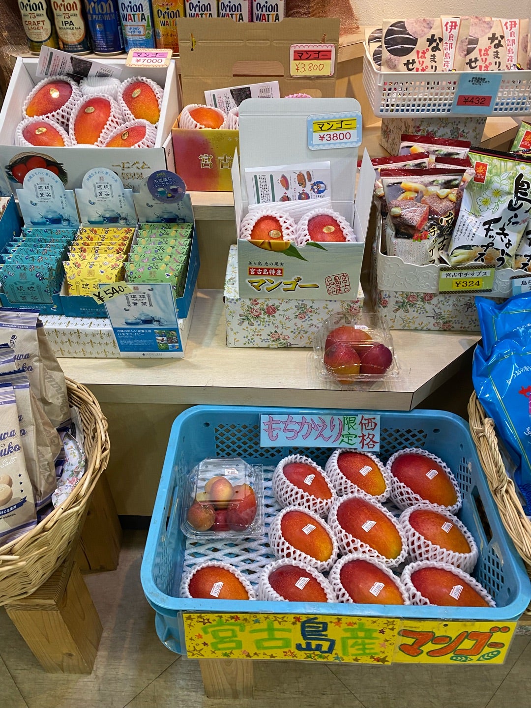 宮古島のお土産ランキング12選。人気のお菓子や女性向けのおしゃれな雑貨、琉球ガラス、キーホルダーも！おすすめのお土産屋さんもご紹介 - おみとら