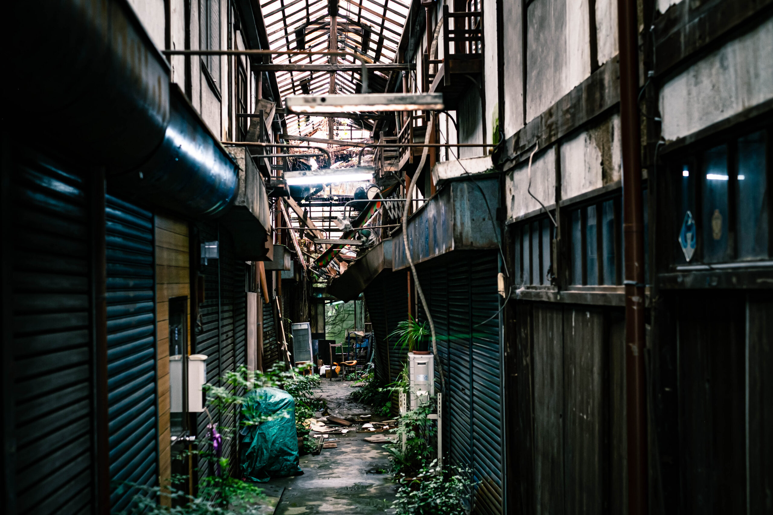 どう見てもやってないが、まだ少しやってる商店街。abandonabandoneddecay ⠀廃墟 ⠀ ⠀video