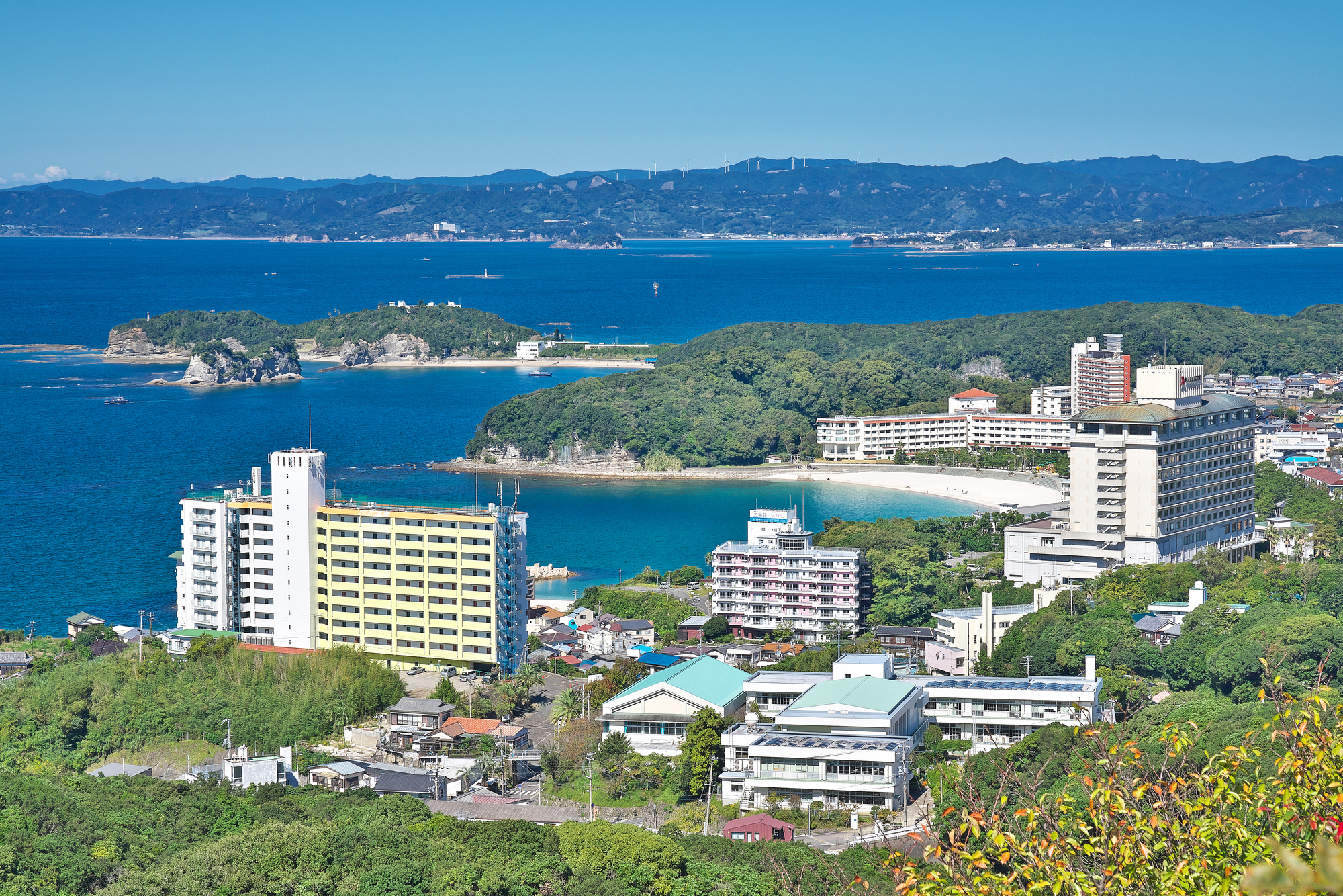 南紀白浜「三段壁洞窟」で夜のライトアップイベント開催！洞窟内が約500万個の星が浮かぶプラネタリウムに楽天トラベル