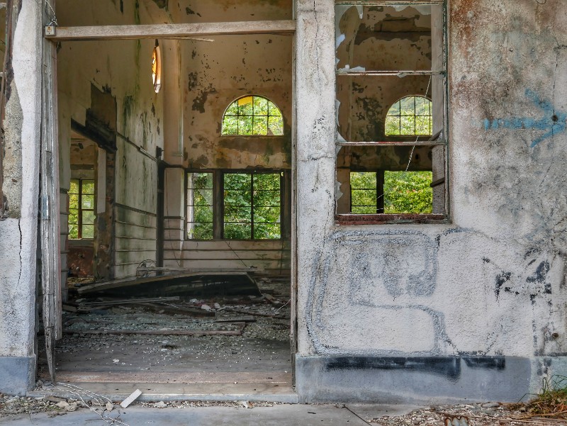 廃墟マニア”に大人気の「摩耶観光ホテル」で進んでいた知られざる解体・墓地造成計画、危機を救ったのは4ページ目デイリー新潮