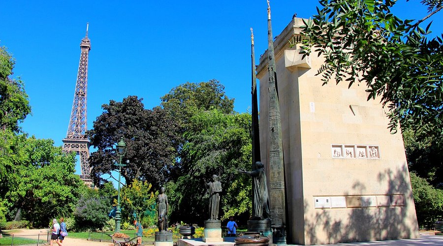 シャン・ド・マルス公園パリ観光地パリ観光サイト「パリラマ Paris-rama」