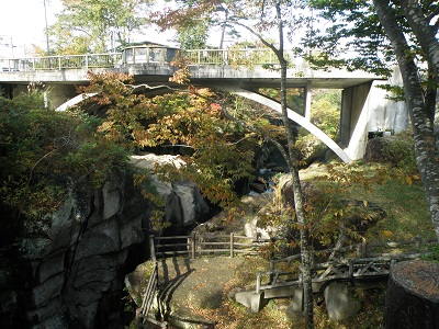 磊々峡」晩秋の遊歩道を歩く仙台 - GOGO MIYAGI