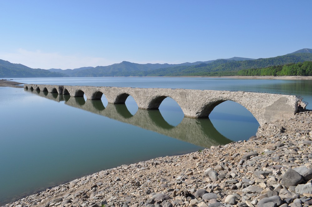 タウシュベツ川橋梁を見学しました。トピックス北海学園大学工学部