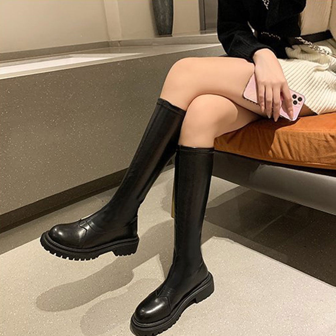 エメラルドグリーンの海 ・ ・ ・韓国コーデ韓国ファッション韓国ファッションコーデモノトーンモノトーンコーデシンプルコーデシンプルファッションカーディガンカーディガンコーデロングブーツロングブーツコーデ伊根伊根の舟屋海差し色