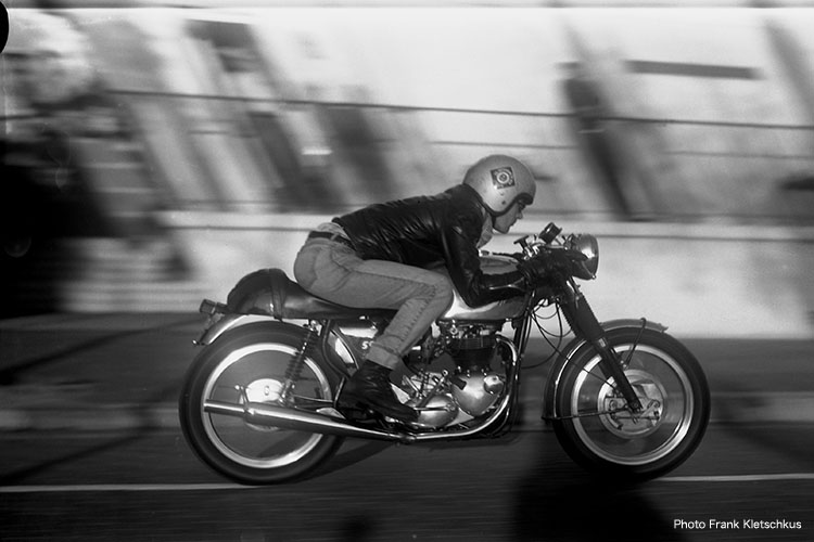 カフェレーサーとは？歴史やおすすめバイクをご紹介