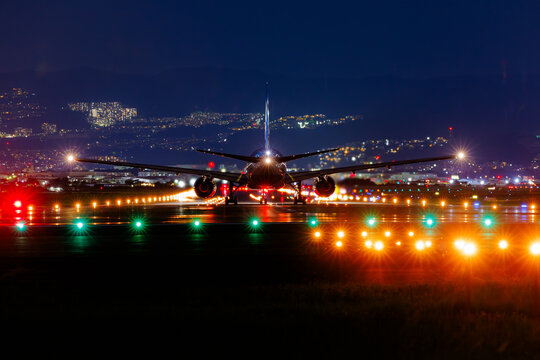 大阪「千里川土手」で伊丹空港離発着の飛行機写真を撮ろう大阪府トラベルjp 旅行ガイド