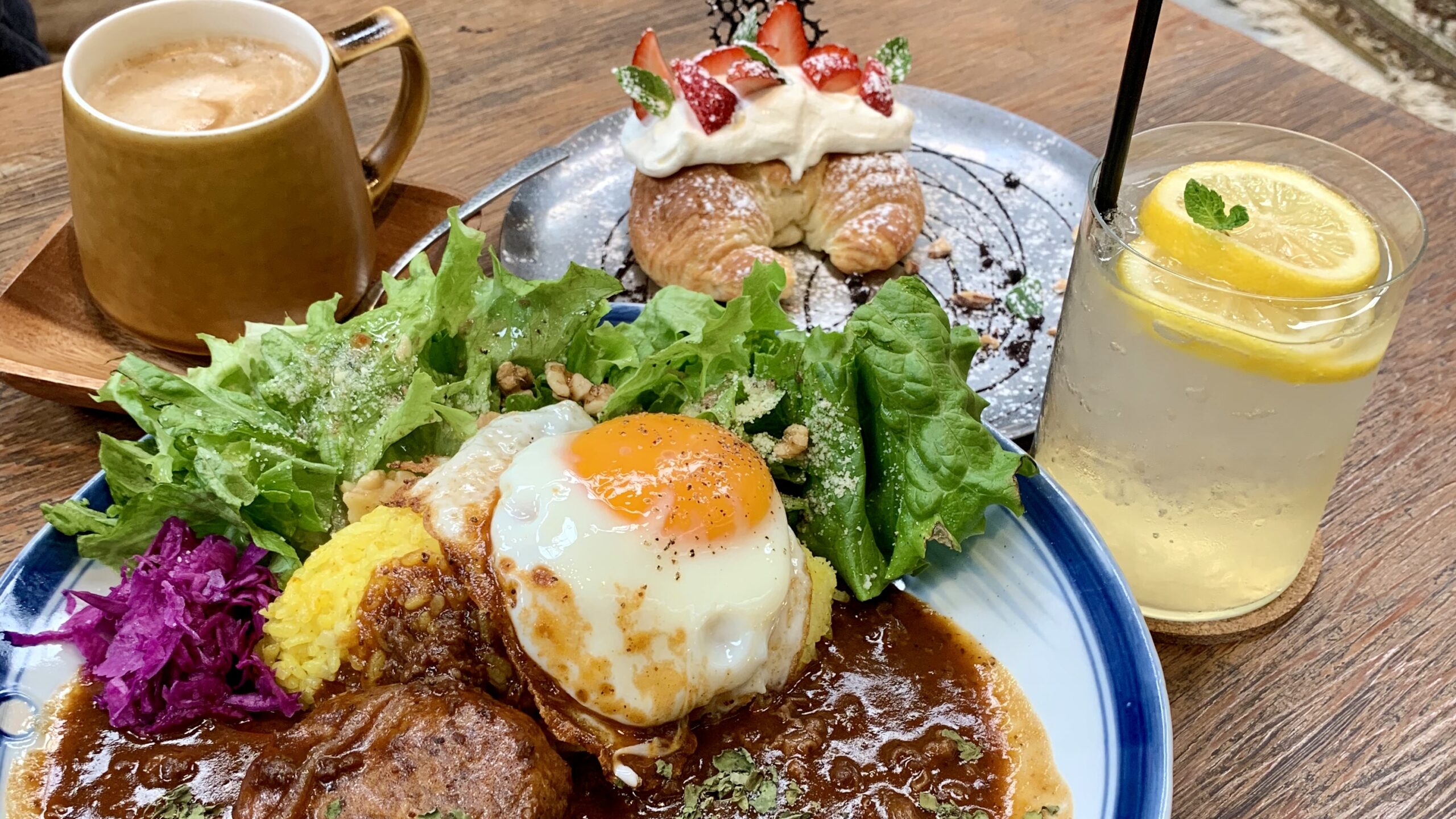 大阪・寝屋川のインテリアが素敵な倉庫カフェ🍹夜22時まで営業中