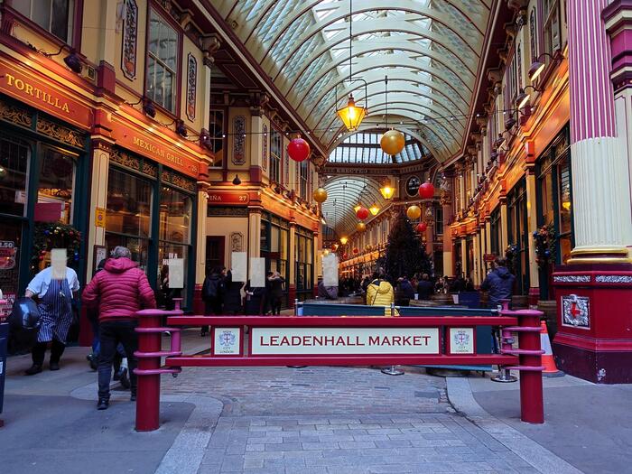 ロンドンと食 初めてのロンドン旅ご案内②2日目前編はBorough Marketバラ・マーケットで食べ歩き松田やす恵グルテンフリー＆プラントベース料理研究