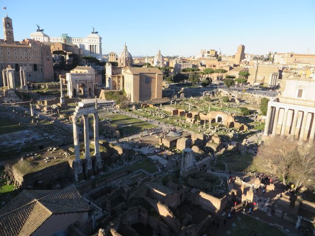 ヨーロッパの遺跡と草原の写真素材54119929- PIXTA