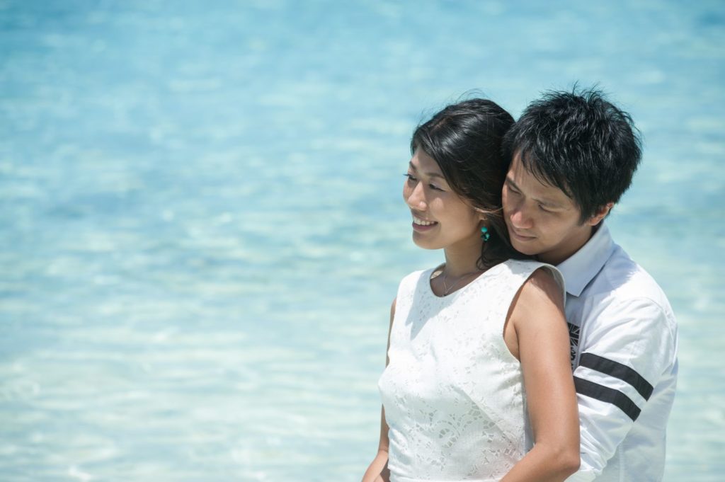 夕方の海のカップルを歩きますイメージ_写真 id 501740385_PRF画像フォーマットJPG_jp.lovepik.com