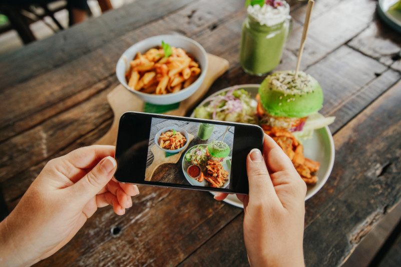 映え写真の撮り方完全ガイド！被写体別インスタ映えのコツや複数人で撮影するポイントを紹介株式会社VIA